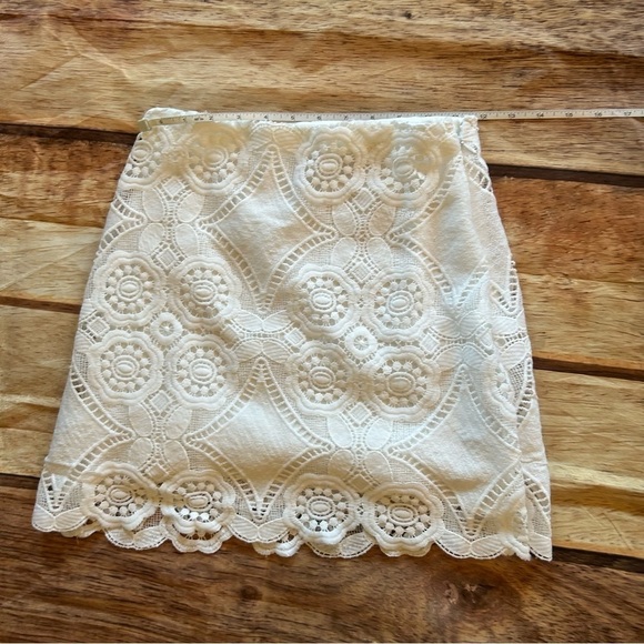 Women’s Abercrombie & Fitch Lined Lace Skirt Size 0 - Picture 11 of 12